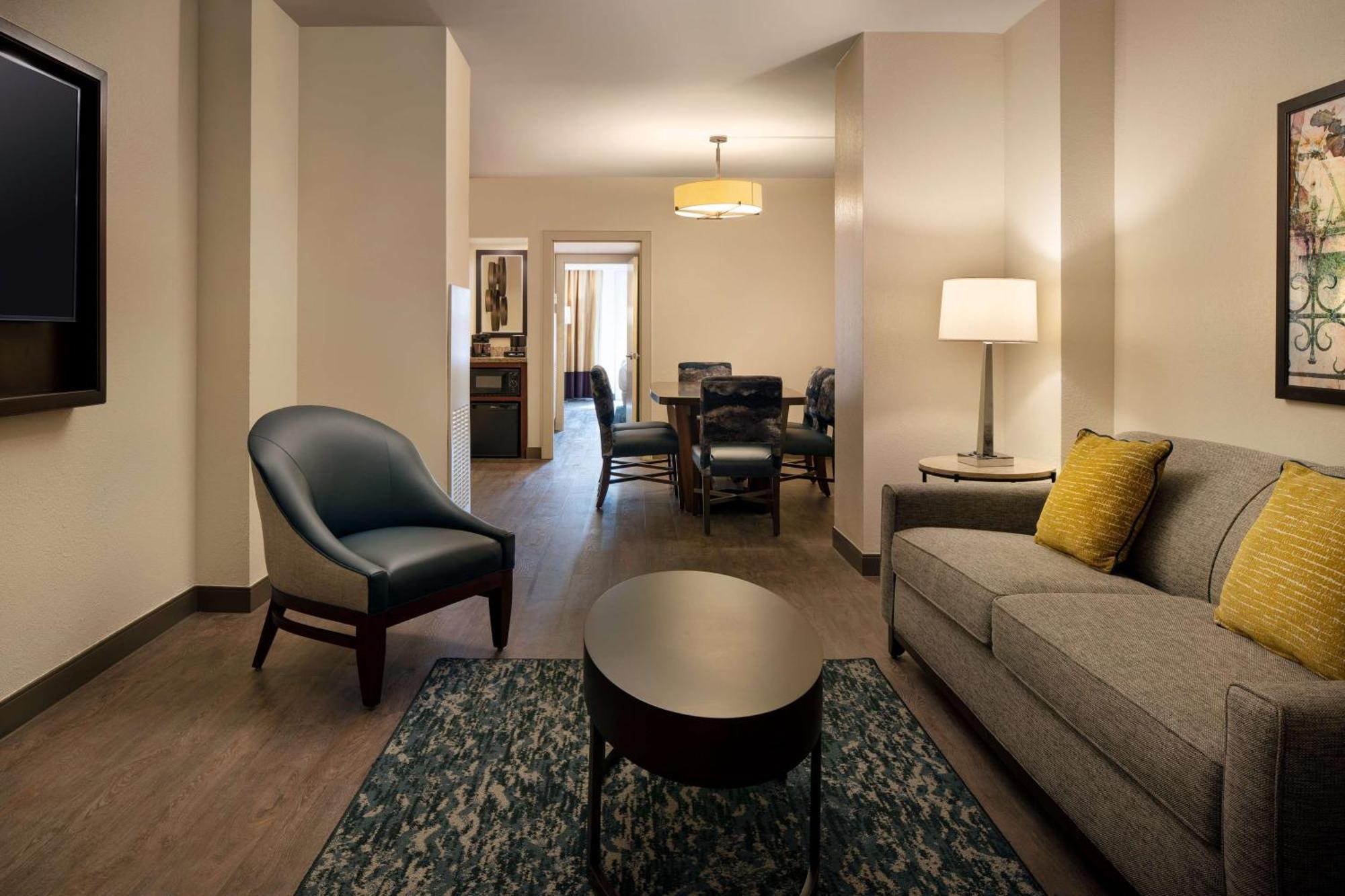 Executive One-Bedroom Double Suite - Non-Smoking,1278806602:JPEG