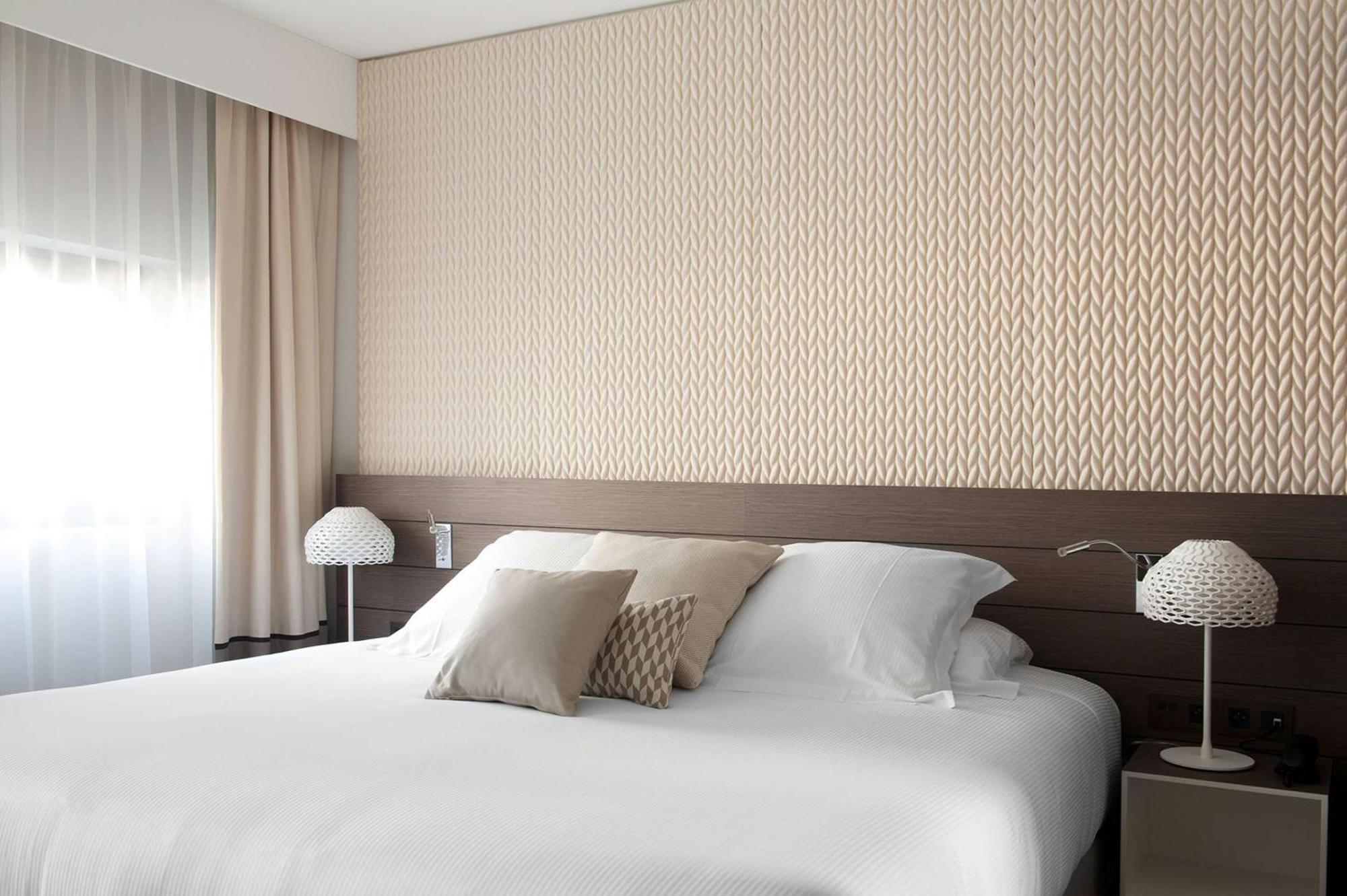 King Suite with Sofa Bed,670321020:JPEG