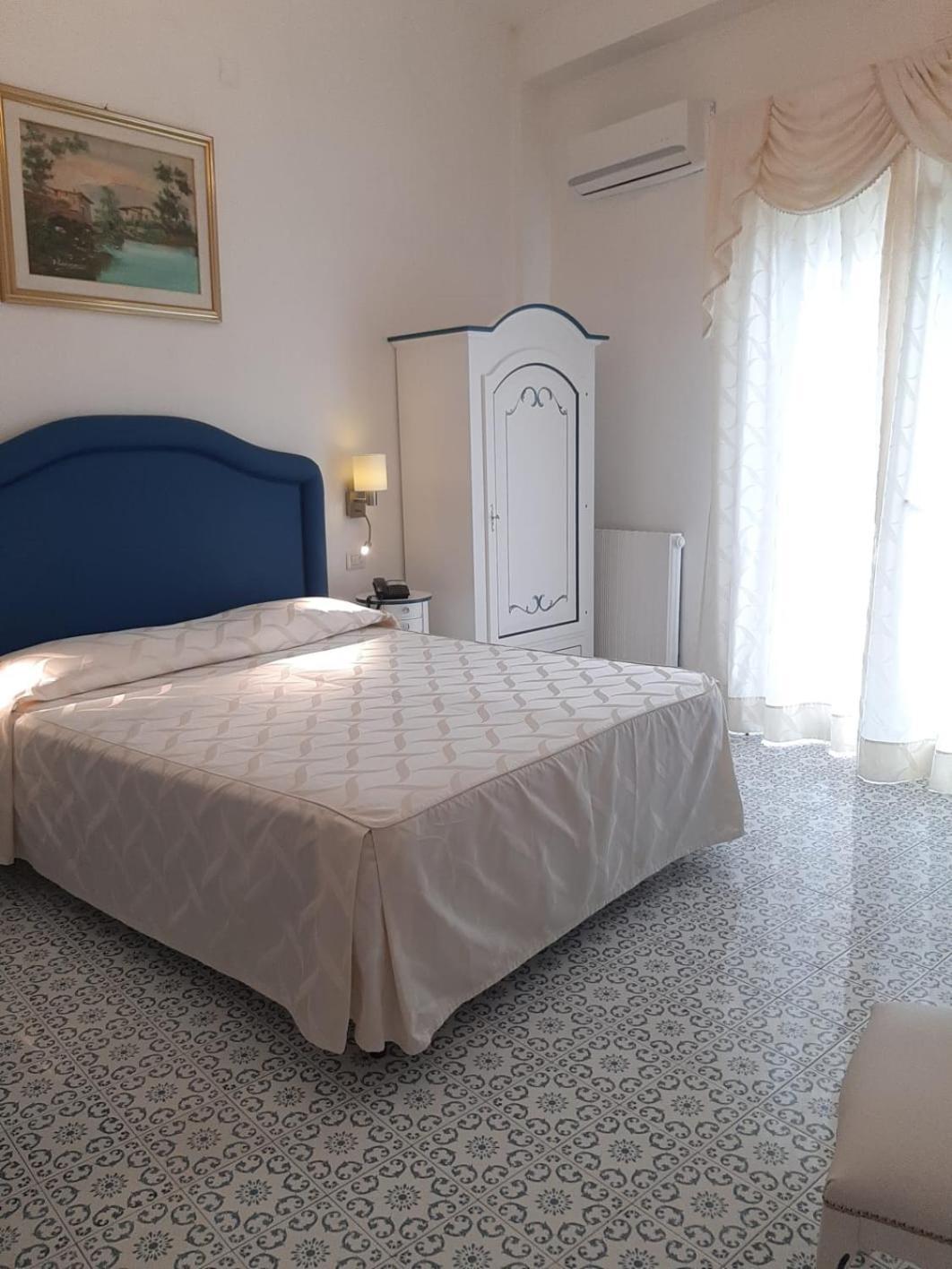 Quarto Triplo Standard com Vista do Mar