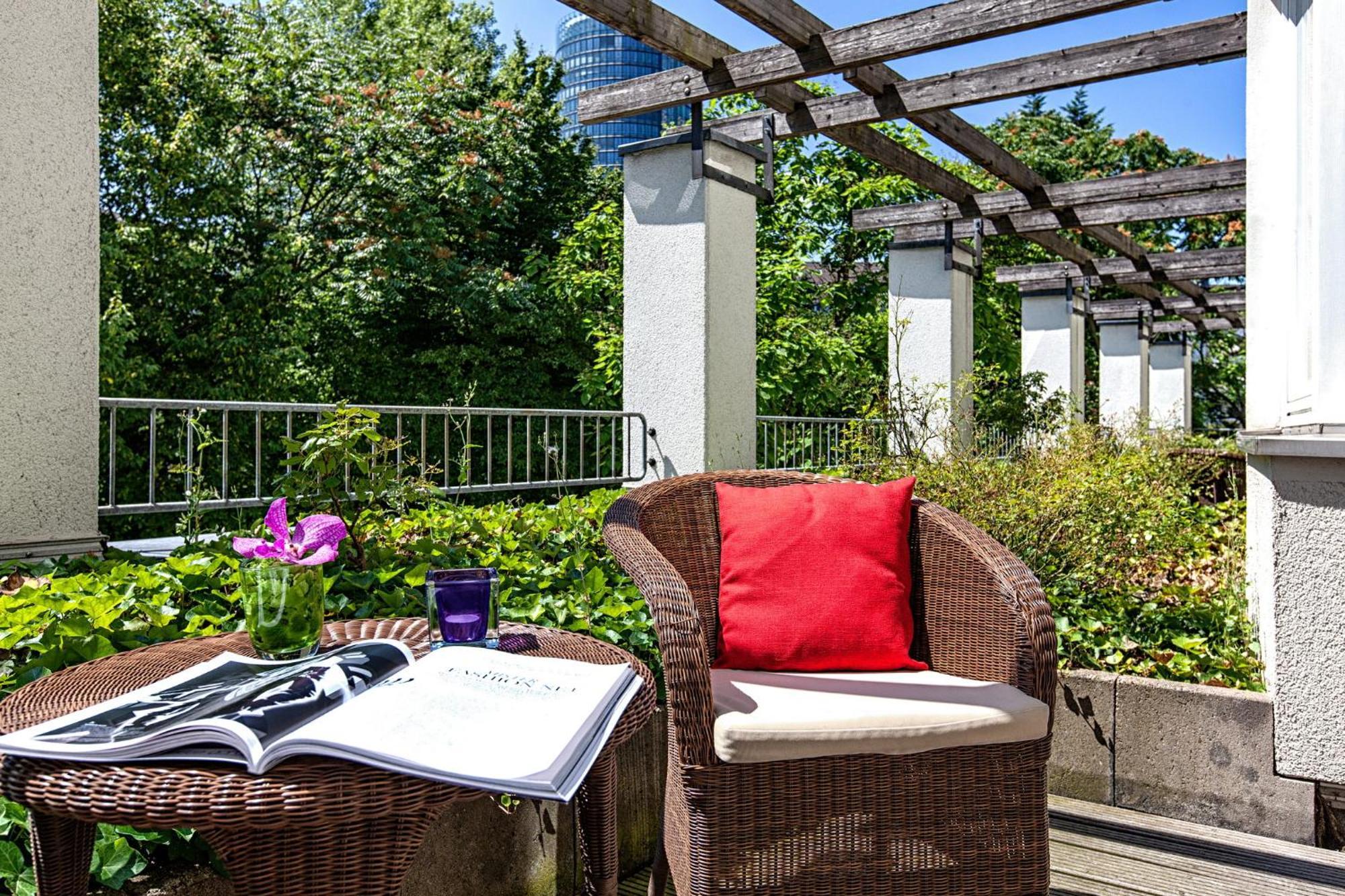 Standard Queen Room Balcony Garden View