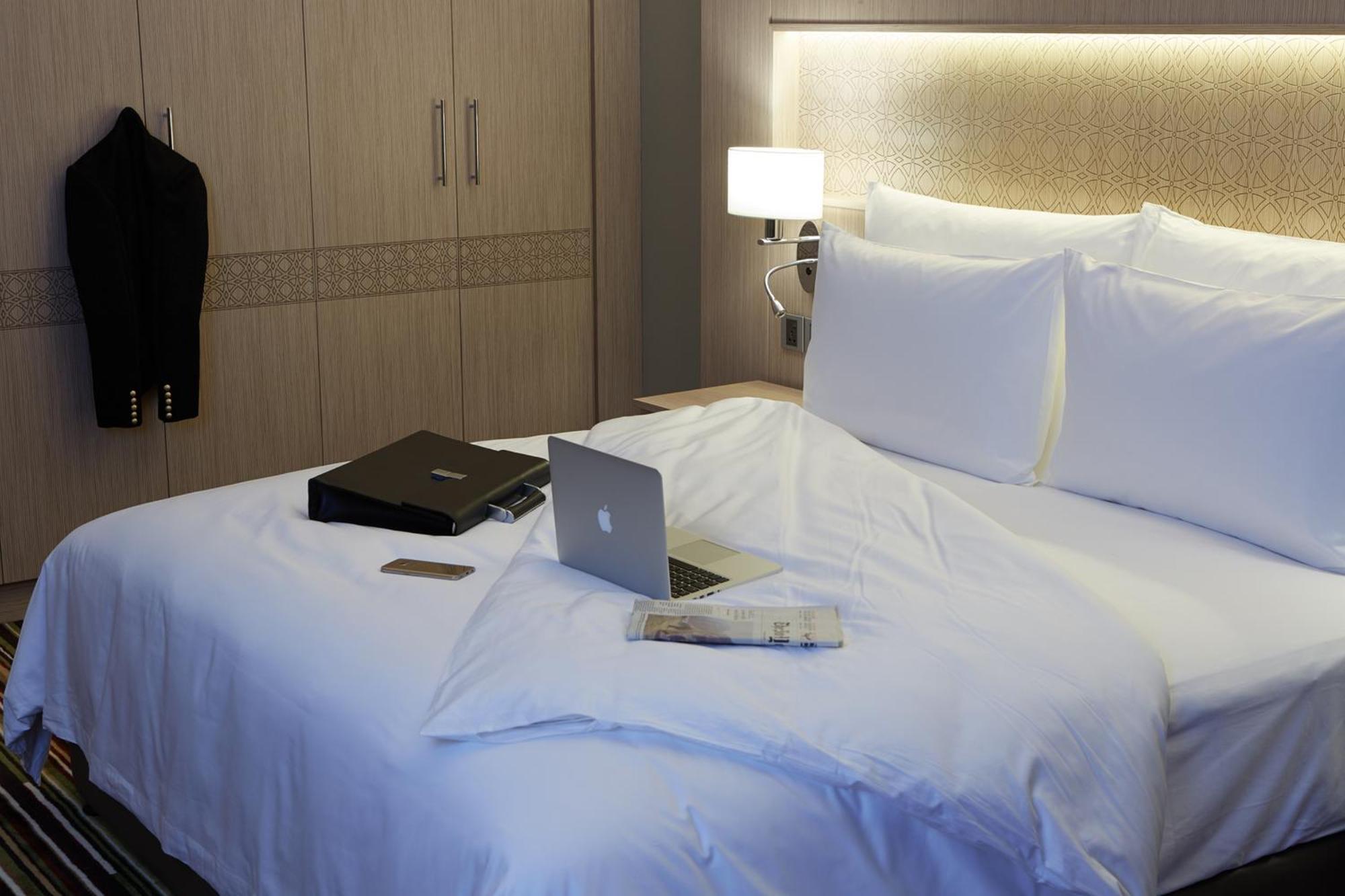 Habitat King • Outlet Mall Shuttle • Dining • Ideal Getaway