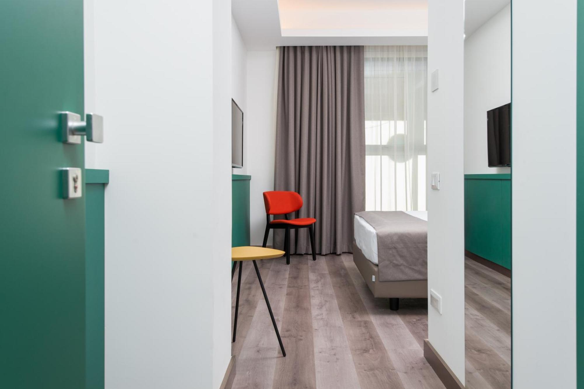 Standard Double or Twin Room an internal view the gallery