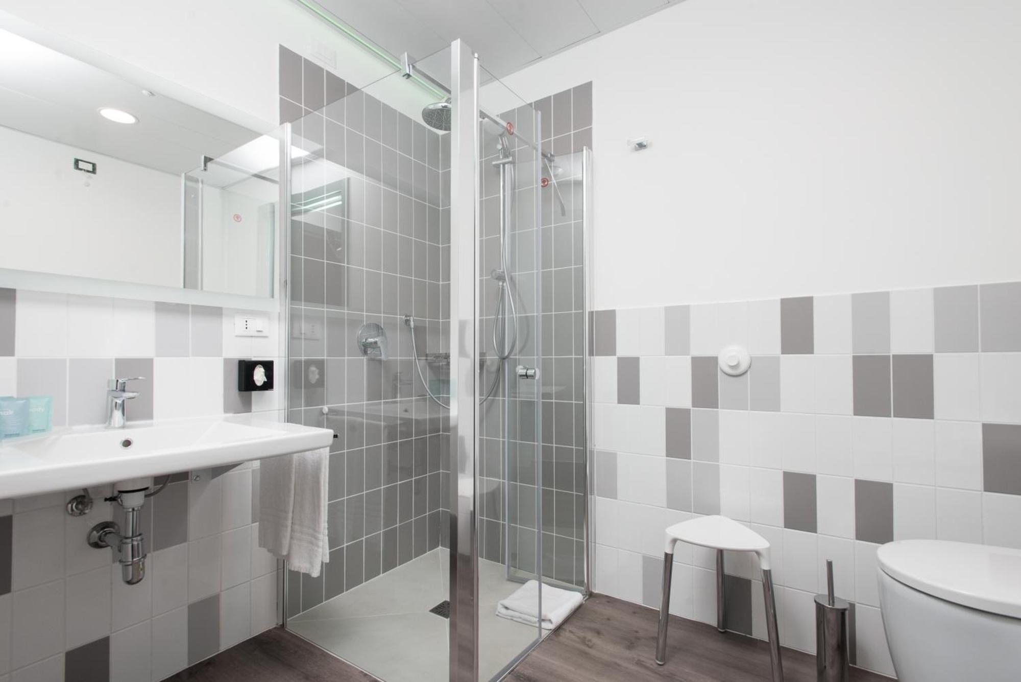 Standard Double or Twin Room an internal view the gallery