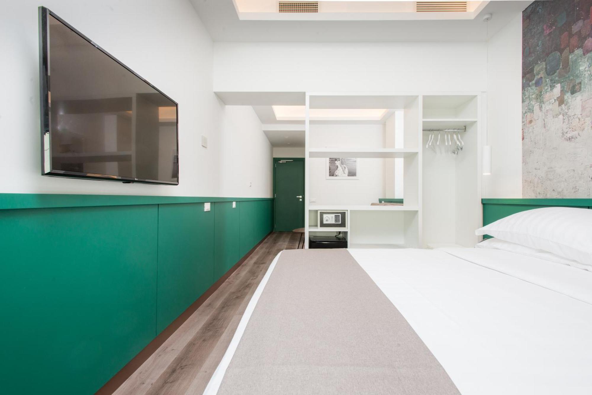 Standard Double or Twin Room an internal view the gallery