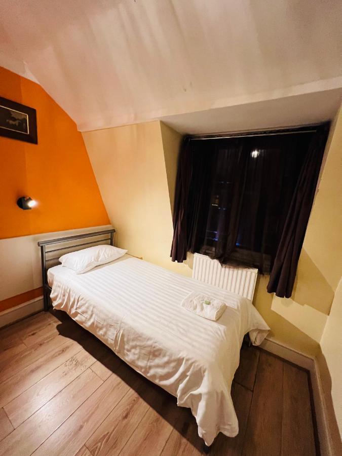 Single Room Private Bathroom