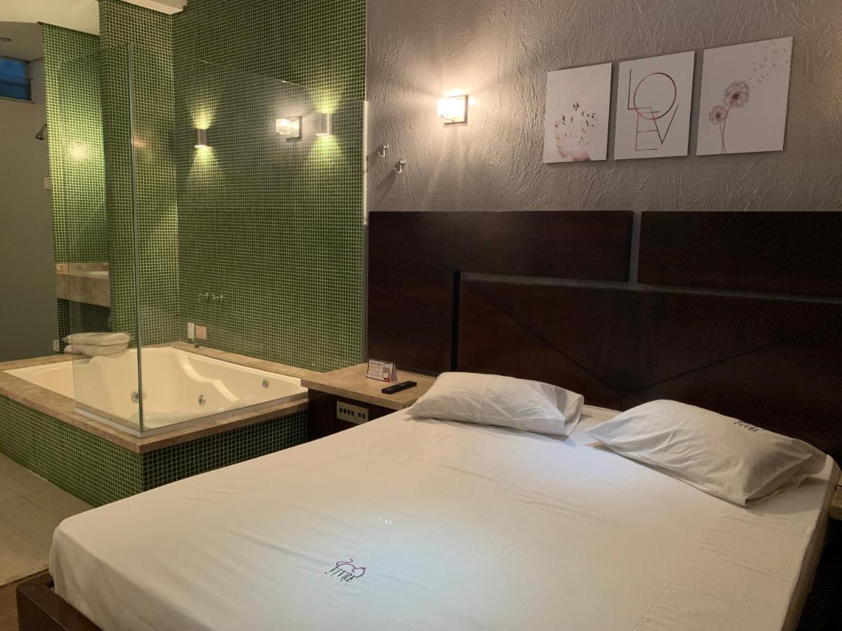 Deluxe Double Room Bath
