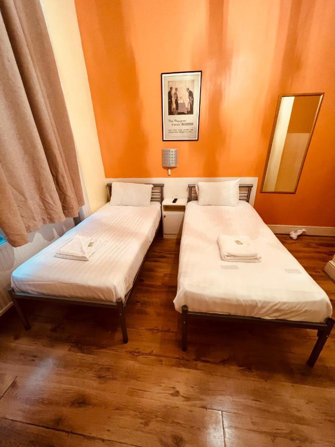 Twin Room Private Bathroom