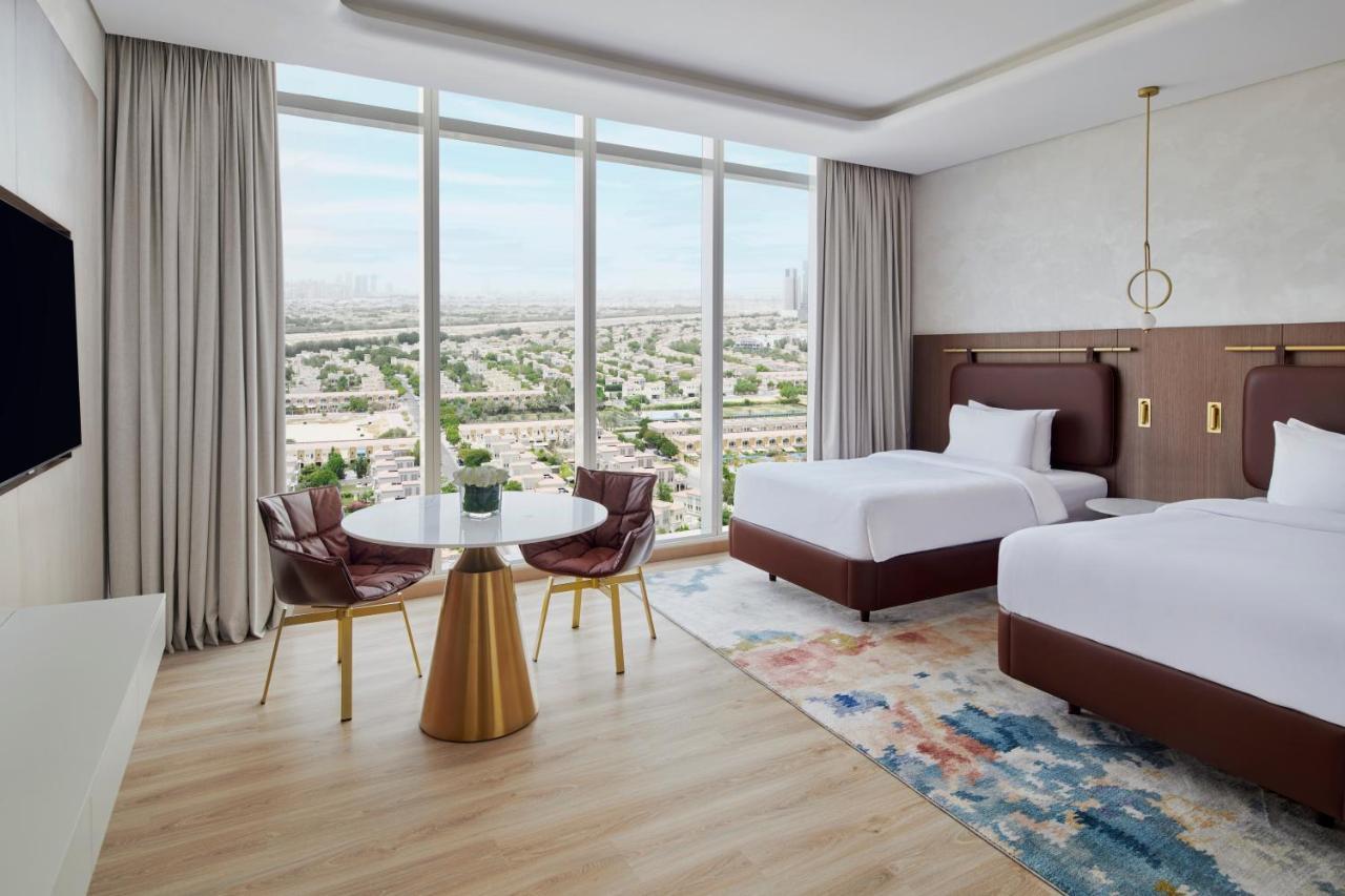 Deluxe Twin Room Panoramic City View Shuttle to the Beach Mall & Metro Station