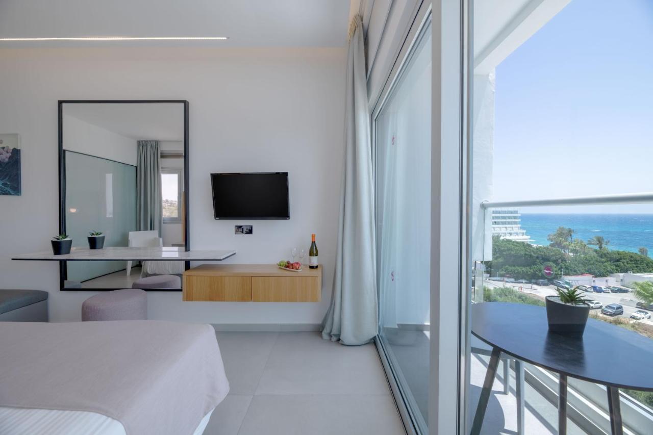 Double or Twin Room Sea View
