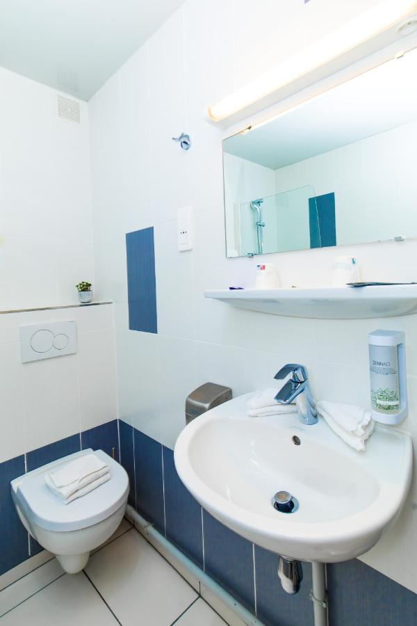Superior Double Room bath garden view