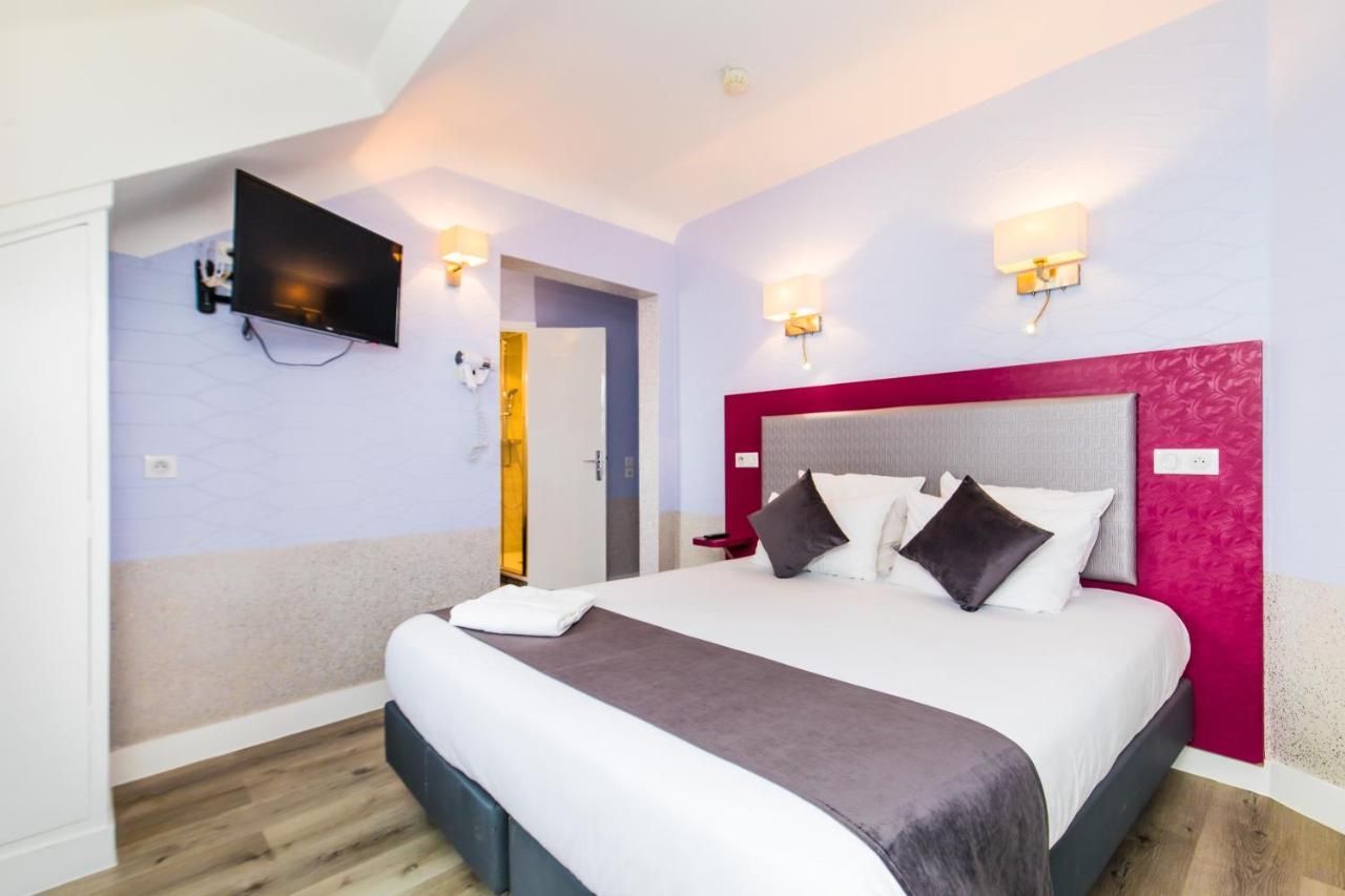 Superior Double Room bath garden view