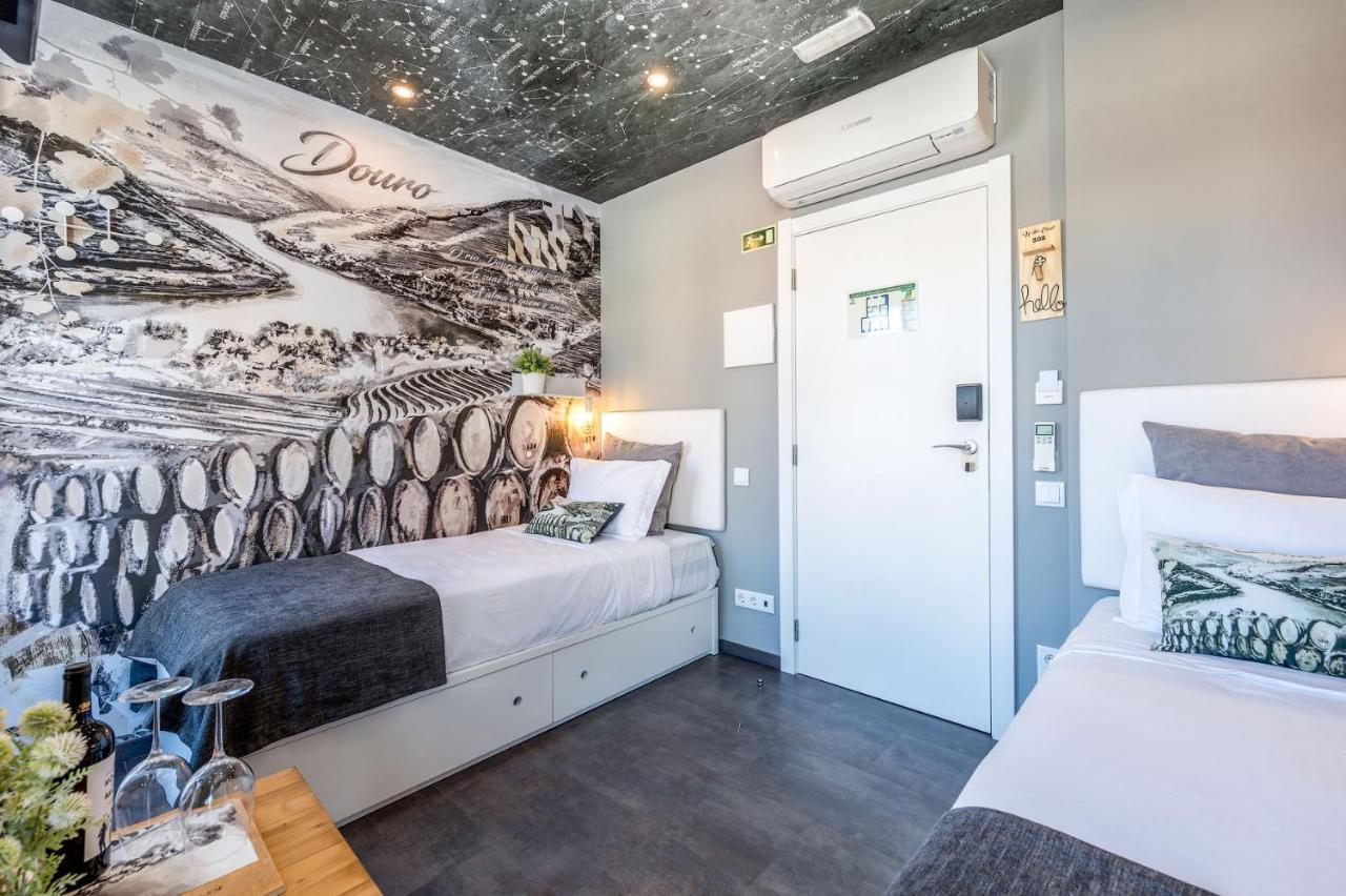 Zweibettzimmer mit eigenem Bad außerhalb des Zimmers