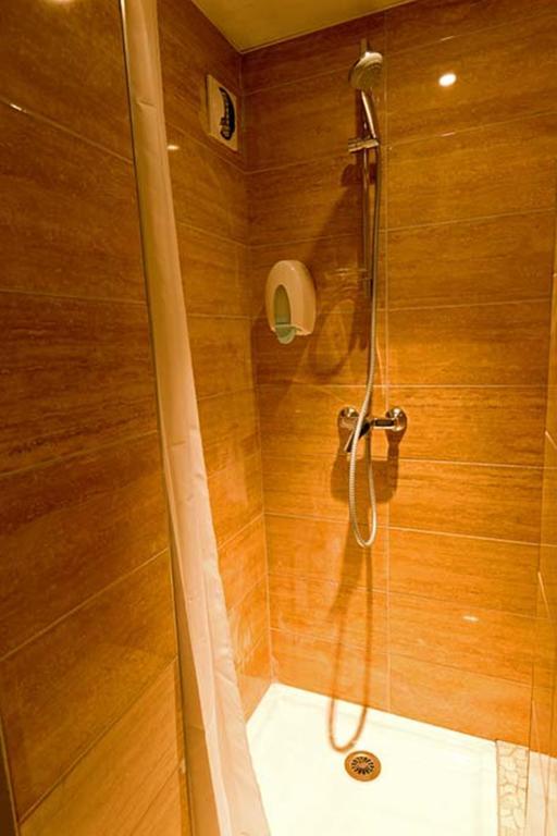 Comfort Double Room Shower