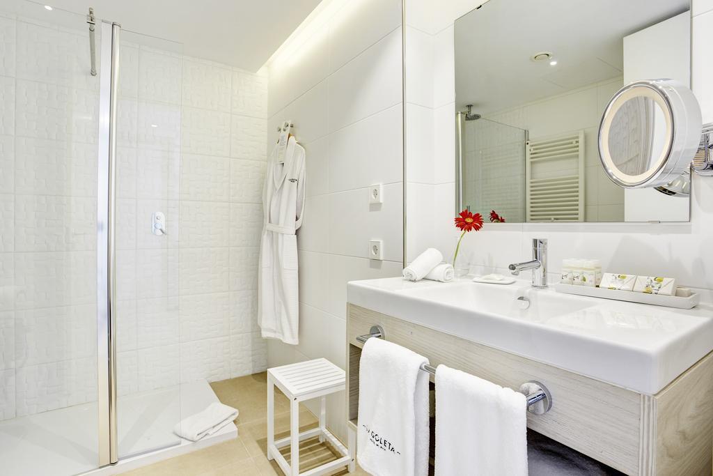 Standard Room Partial Sea View