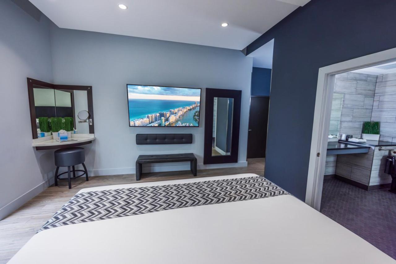 Premier King Balcony