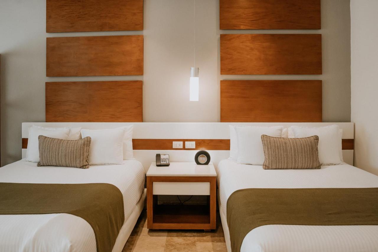 Deluxe Junior Suite 2 Queen Beds