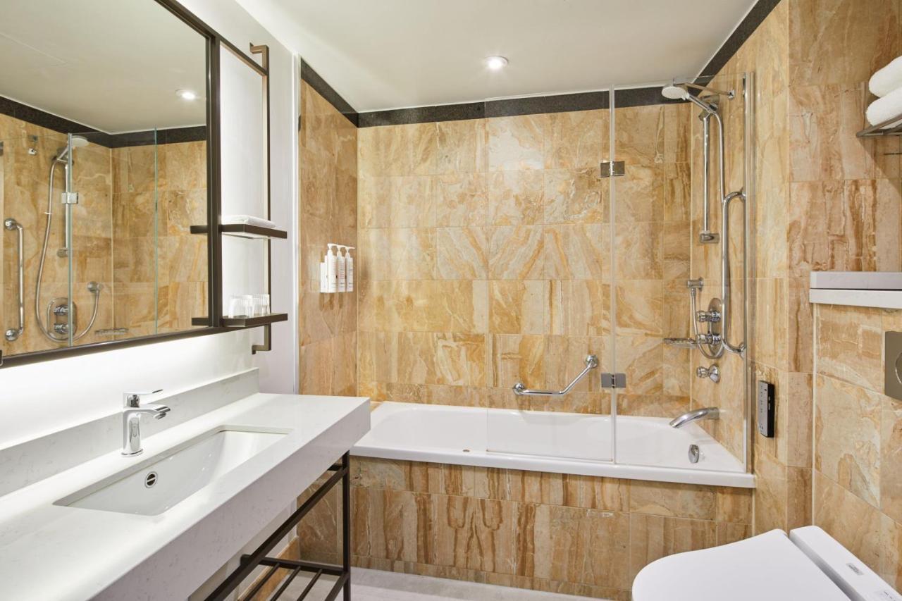 Superior Family Room Two Double Bed Grosvenor Square View