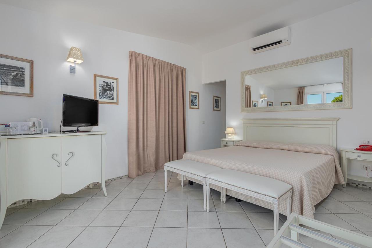 Deluxe Double or Twin Room Sea View Garden Sunbeds