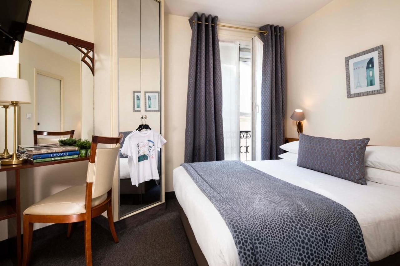 Single Room a large bed