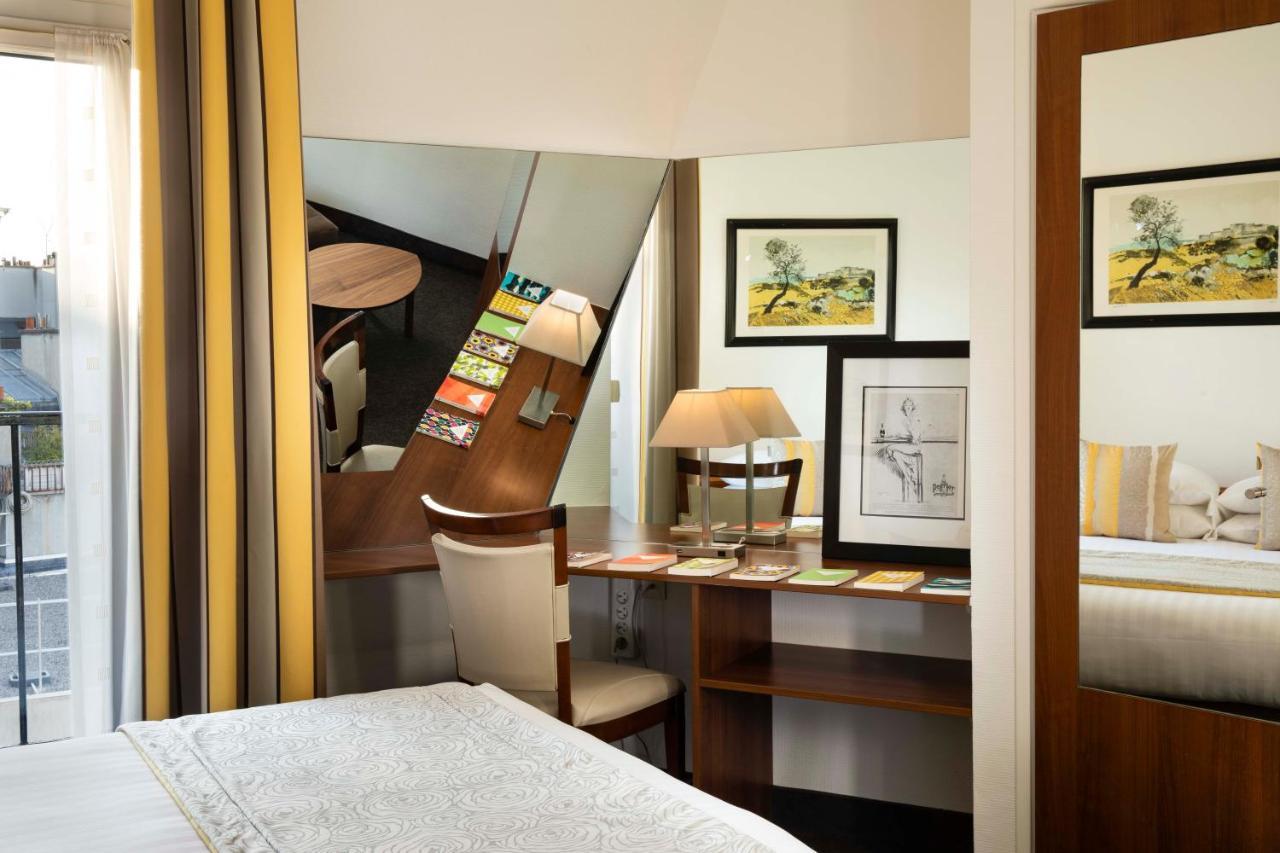 Deluxe Double Room Shower