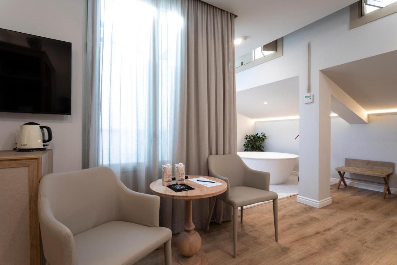 Junior Suite Bathtub