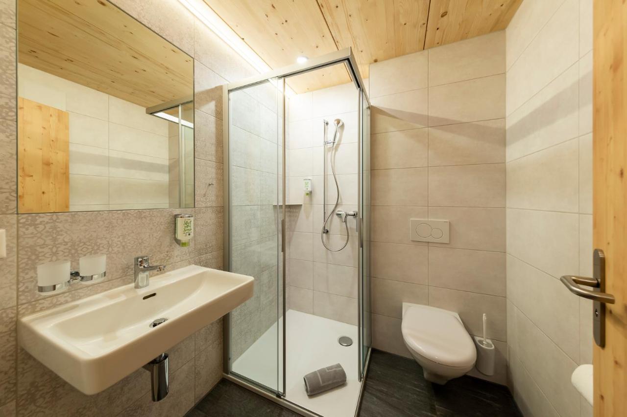 Family Room Mountain View Private Bathroom