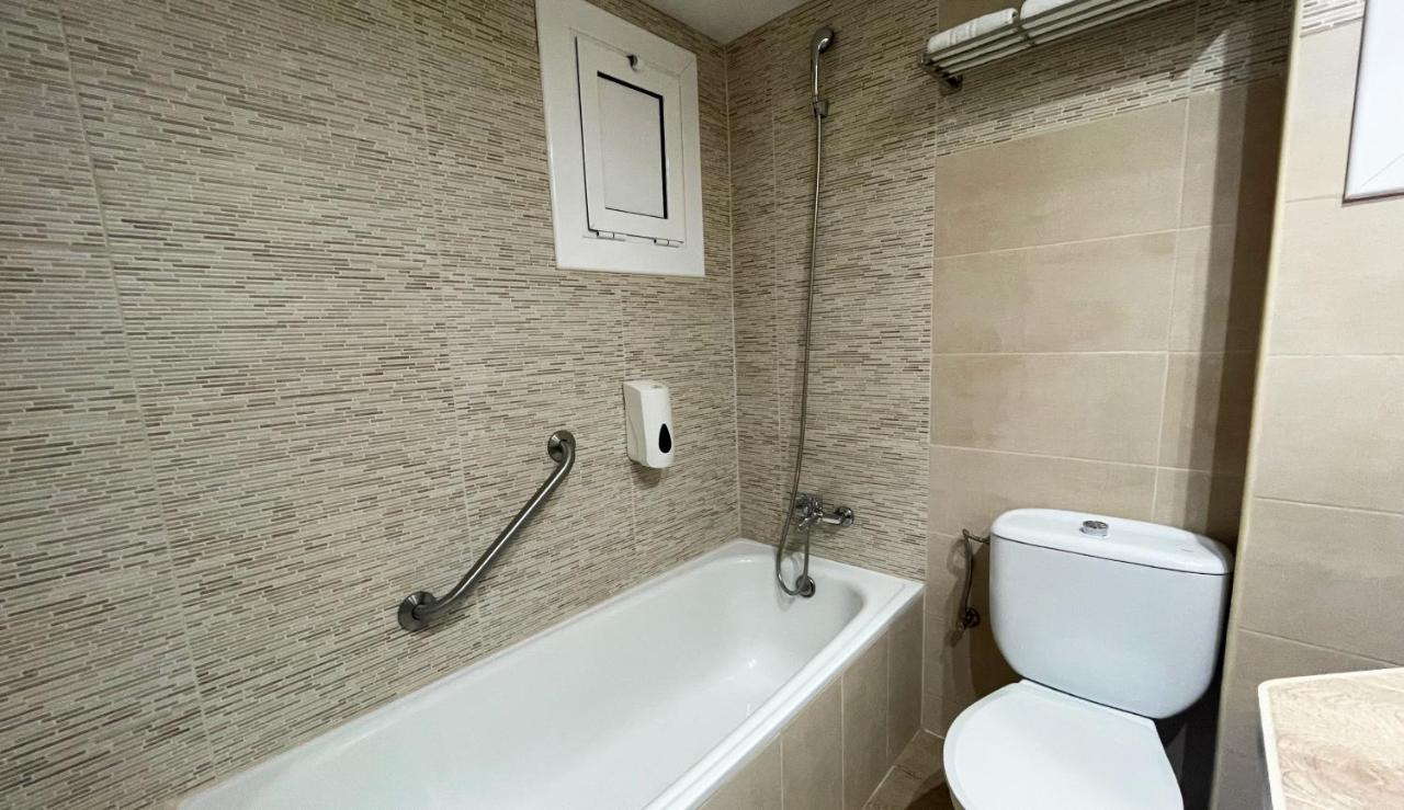 Chambre Lits Jumeaux avec Lit d'Appoint (2 Adultes + 1 Enfant)