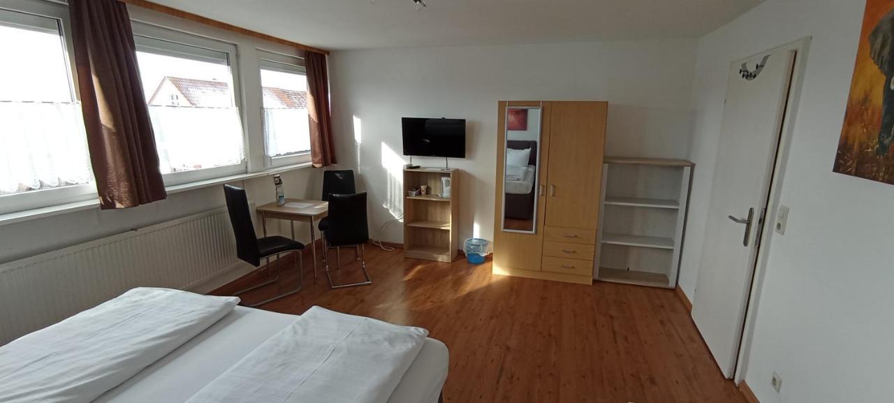 Dreibettzimmer mit eigenem externen Bad