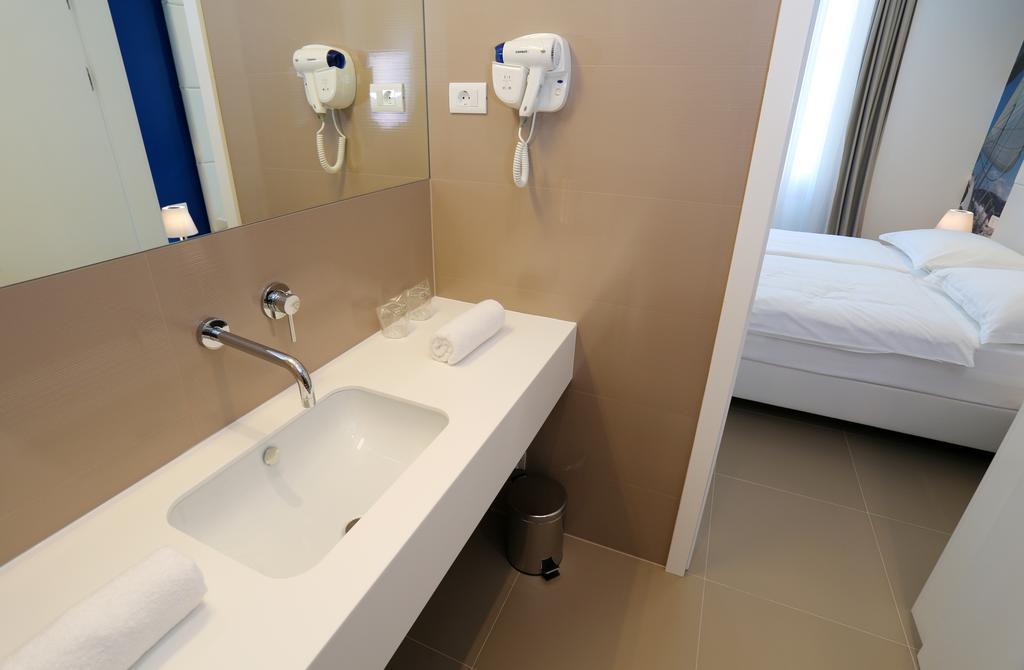 Deluxe Double Room City View