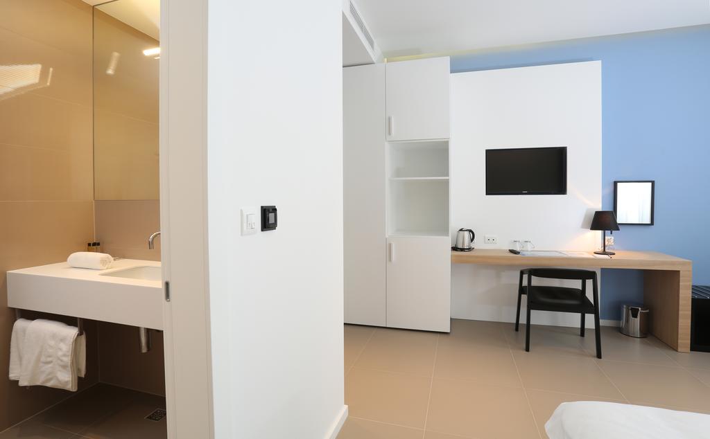 Deluxe Double Room City View