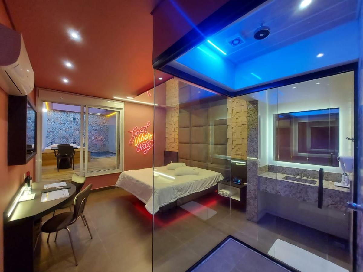 Deluxe Double Room Pool Access