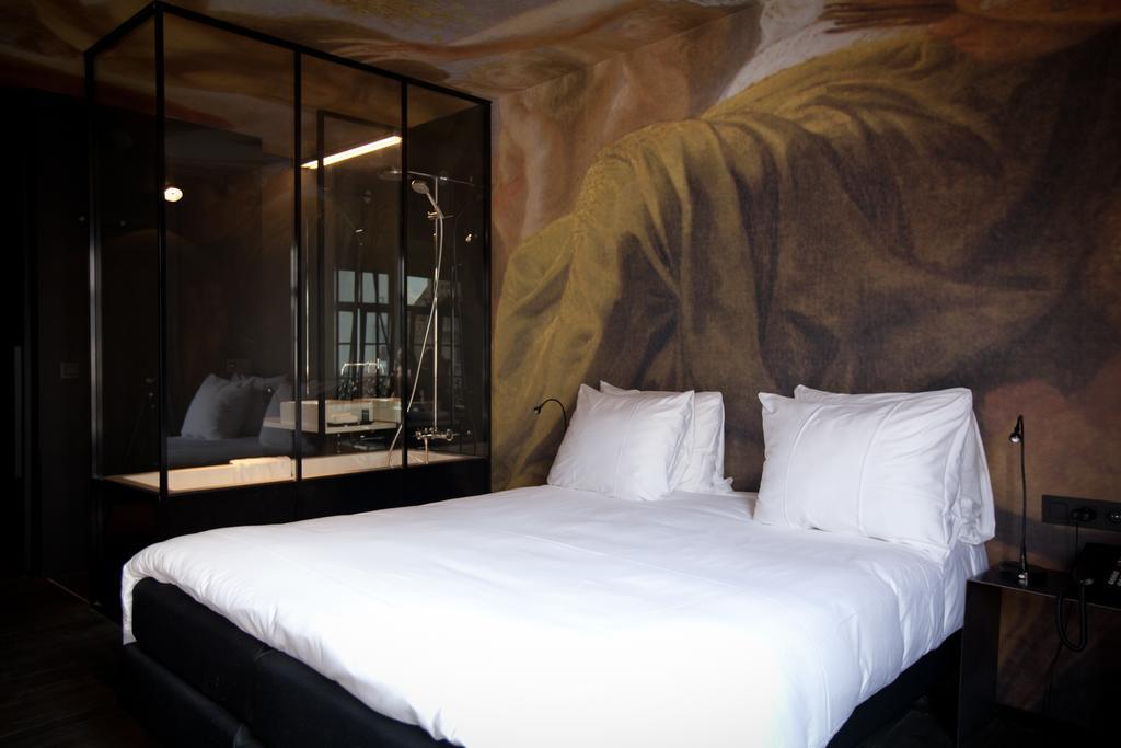Deluxe Double Room bath Cathedral View