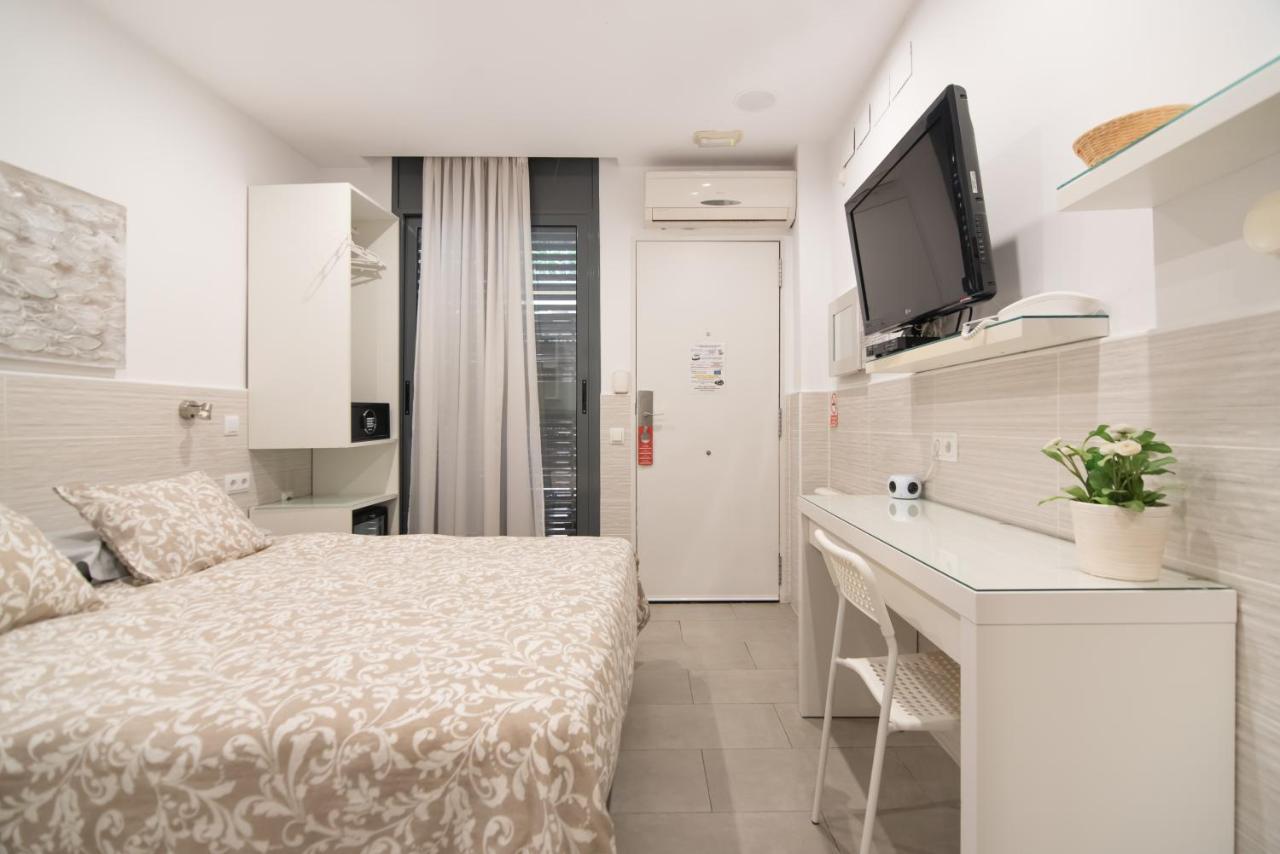 Double Room Private Bathroom Courtyard View