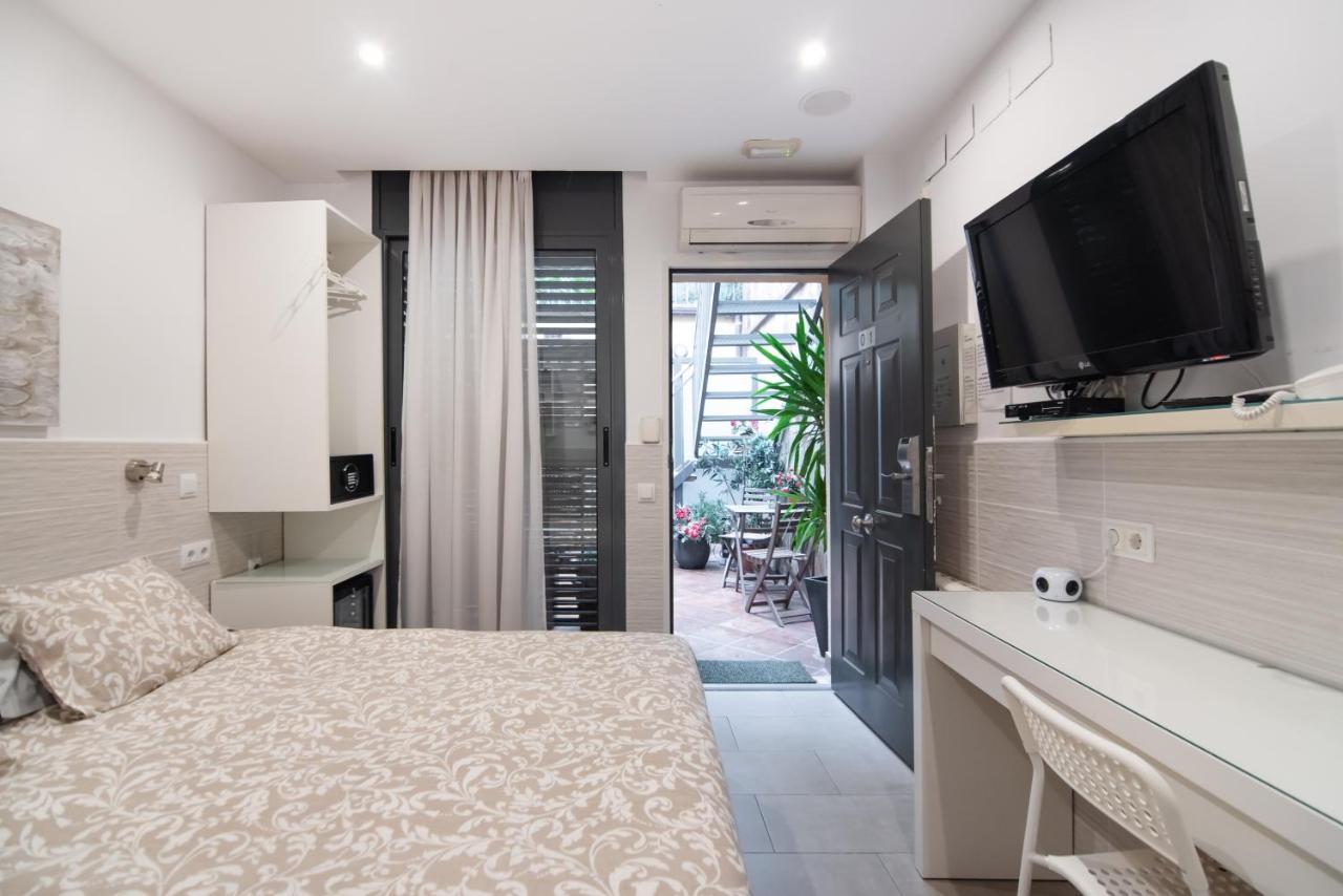 Double Room Private Bathroom Courtyard View