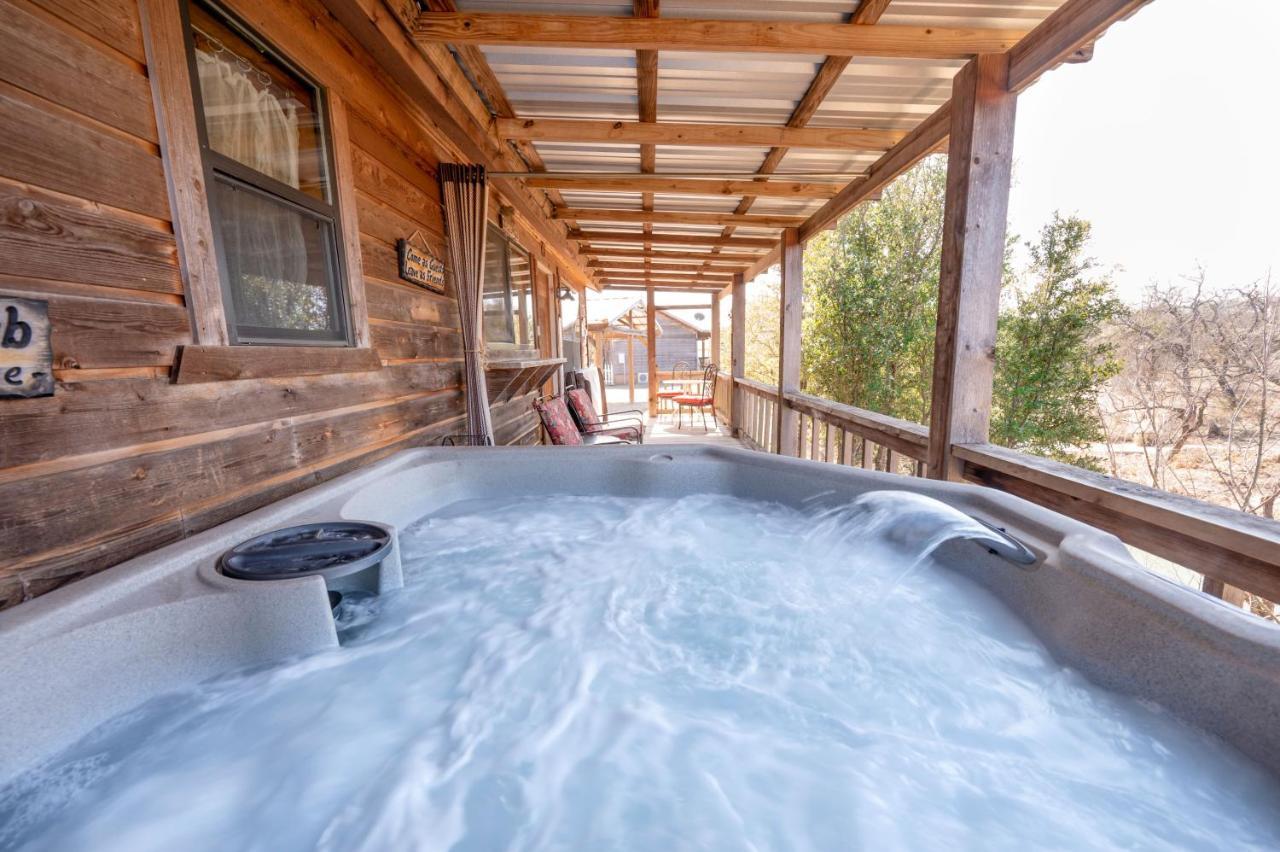 One-Bedroom Cabin,1355082509:JPEG