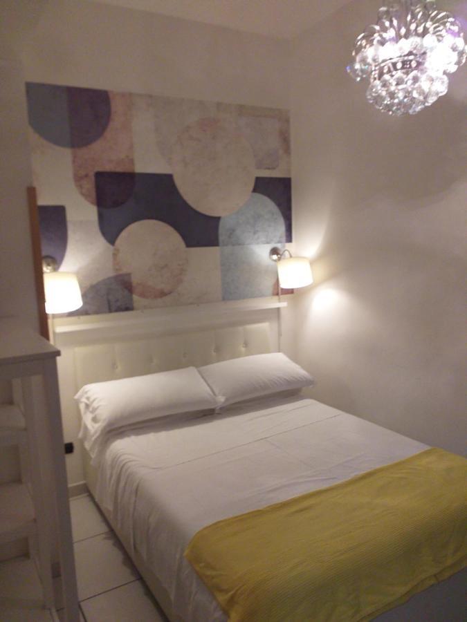 Deluxe Double Room Shower