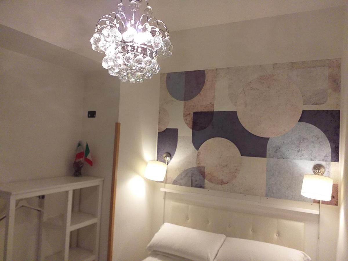 Deluxe Double Room Shower