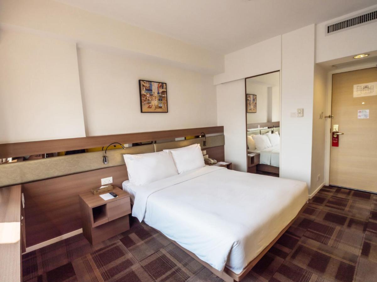Deluxe Queen Room