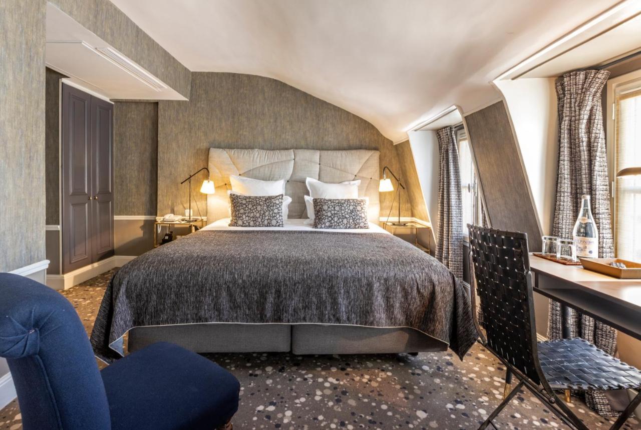 Club Twin Room