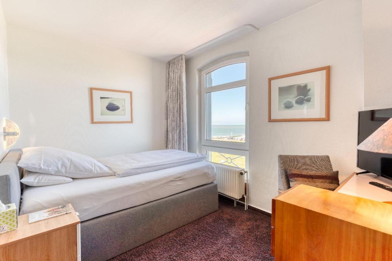 Zimmer mit Queensize-Bett und Meerblick