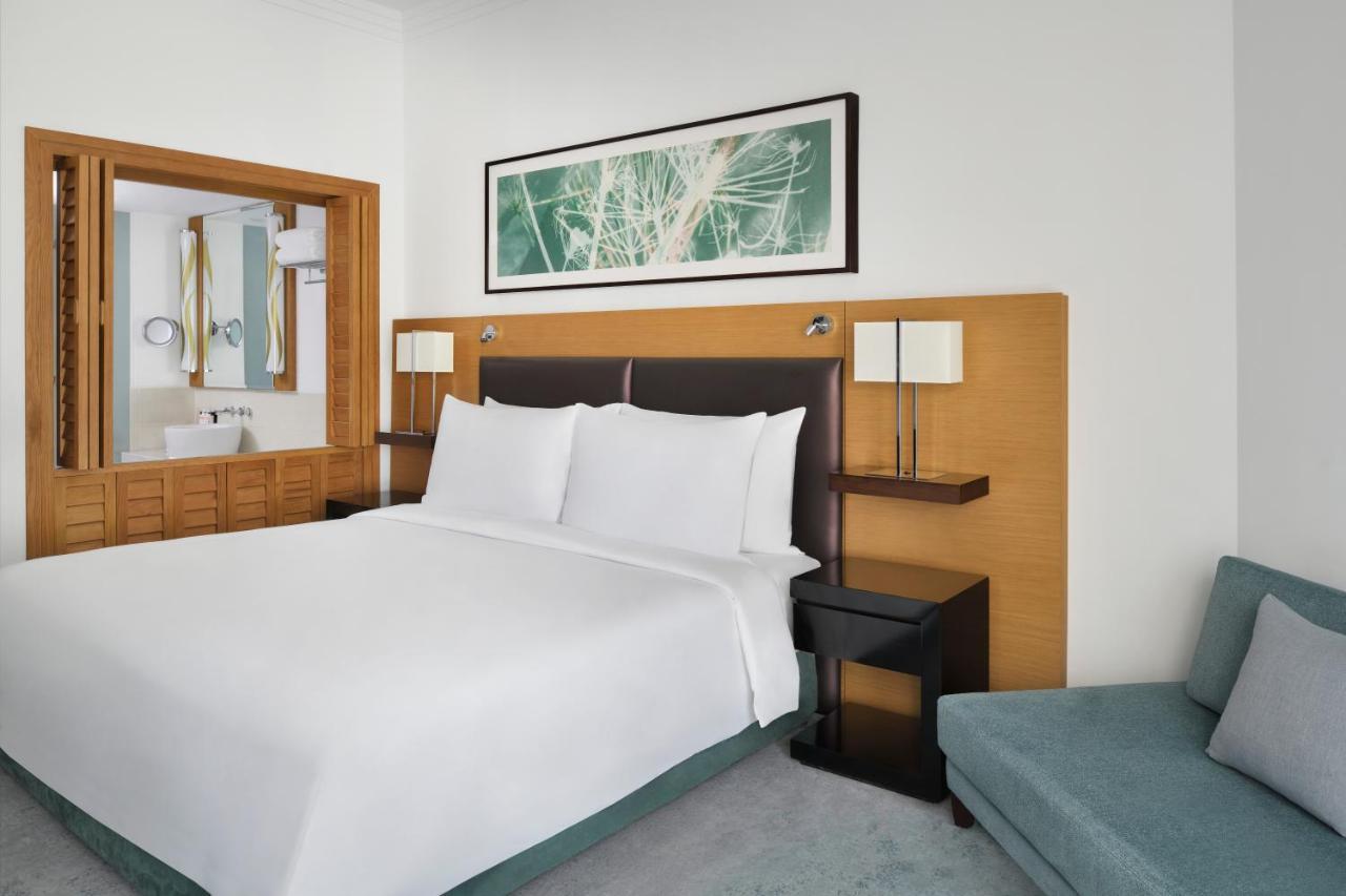 Executive Zimmer mit Kingsize-Bett, Balkon, Zugang zur Lounge, Frühstück, Erfrischungen, Getränken am Abend sowie Canapés