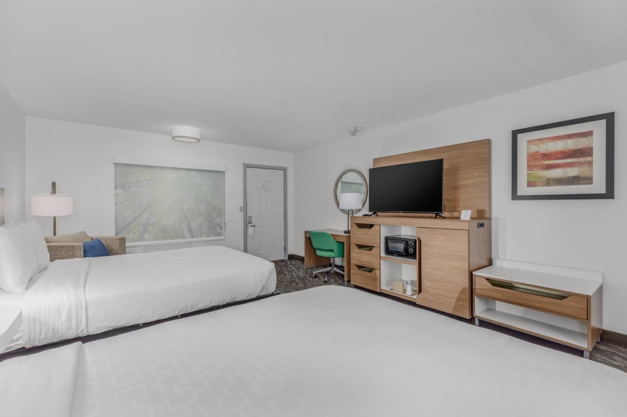 Standard Queen Room