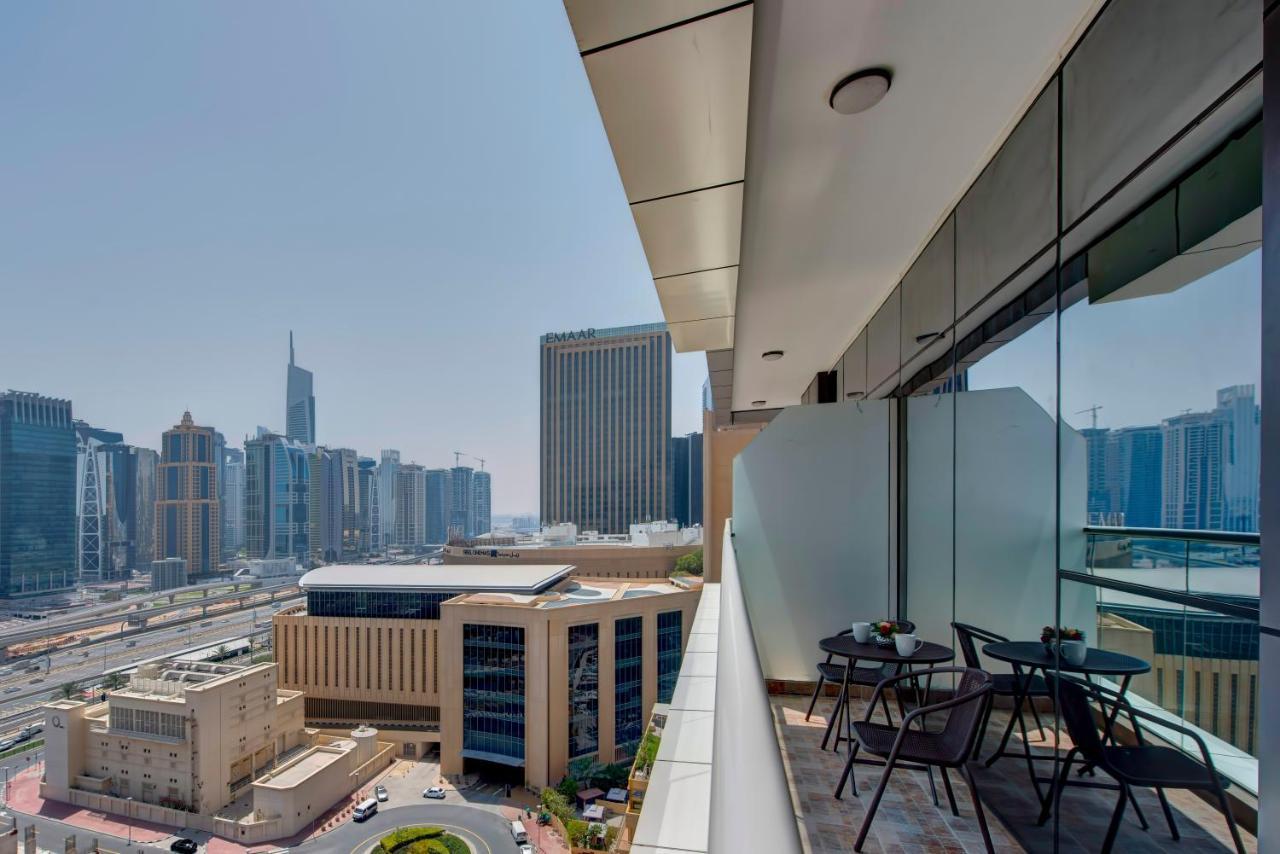 Deluxe Studio Balcony on F&B
