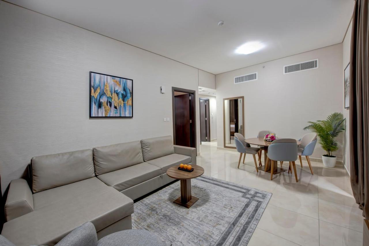 Deluxe One Bed Room Apartment Balcony on F&B