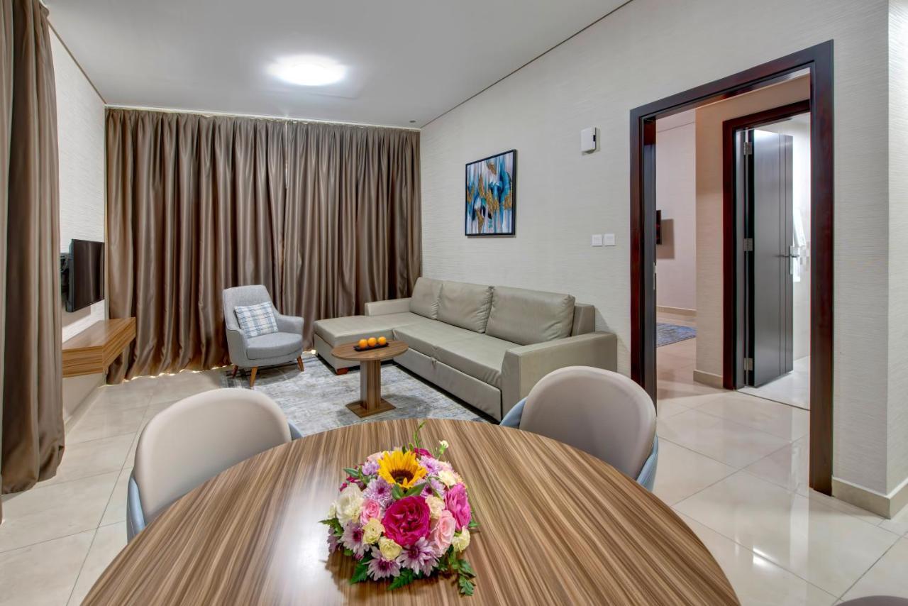 Deluxe One Bed Room Apartment Balcony on F&B