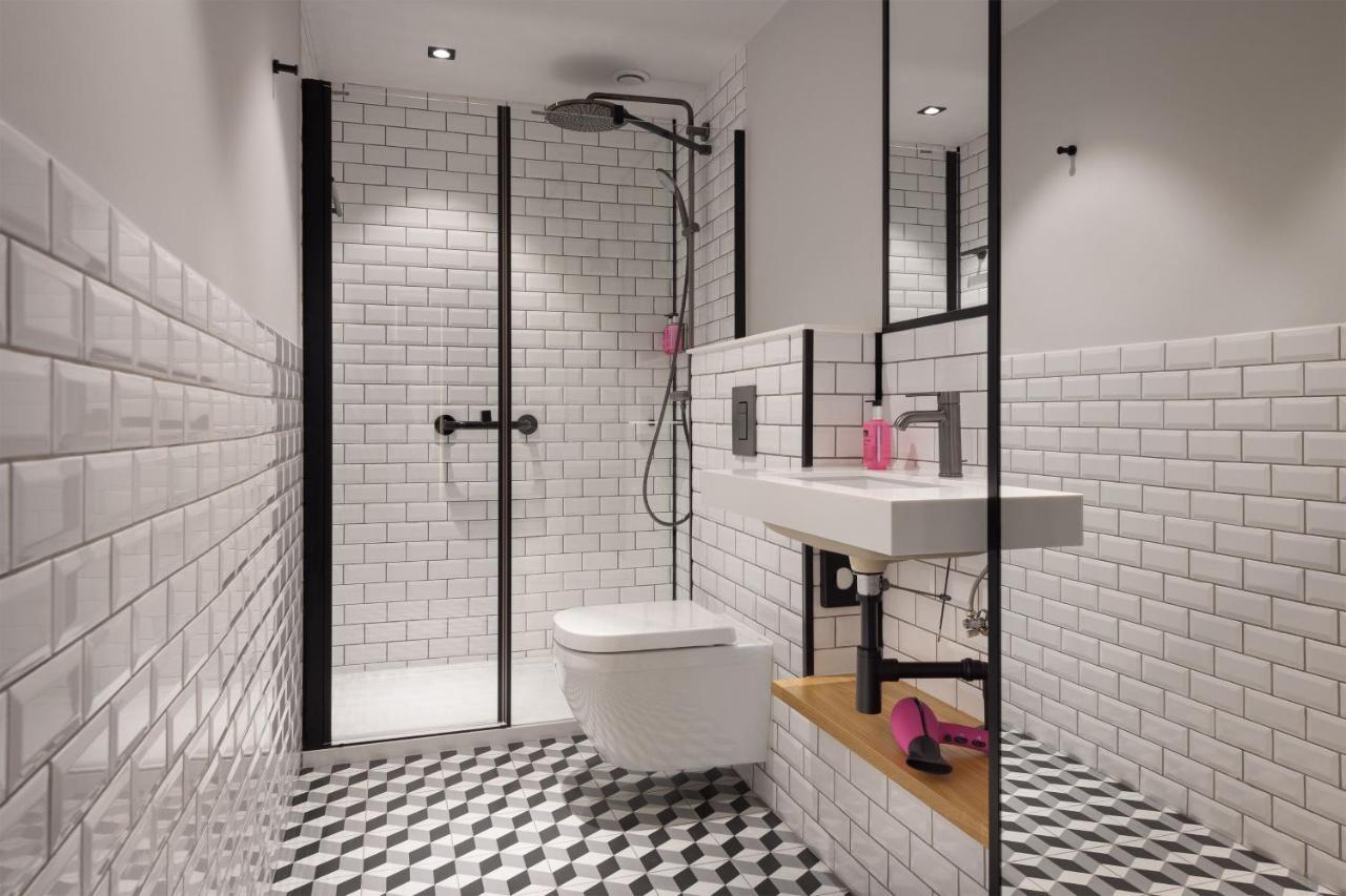 Moxy Sleeper Queen Room