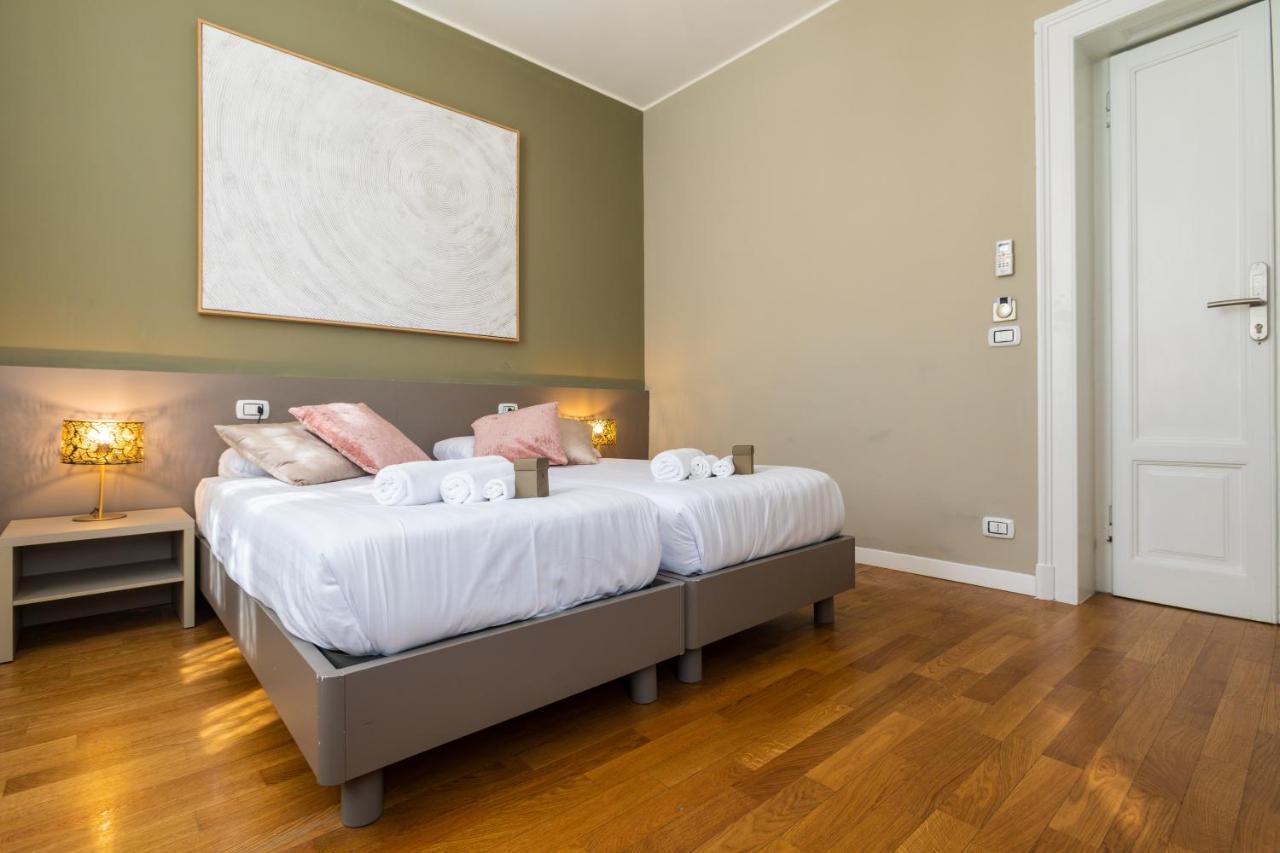 Twin Room Private External Bathroom