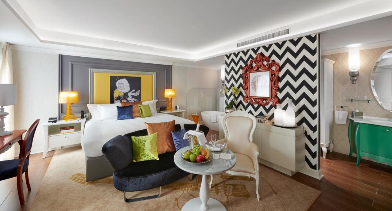 Aria Signature Large Luxury King Room