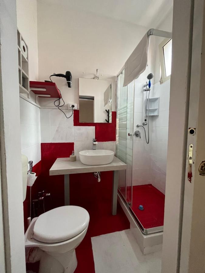 Deluxe Double Room Shower