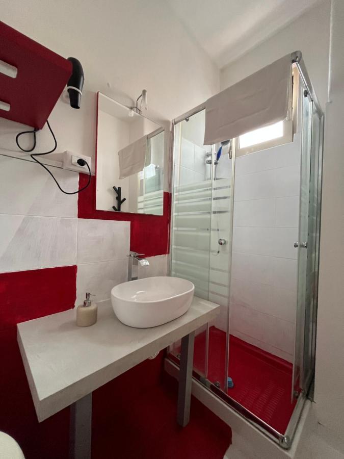Deluxe Double Room Shower